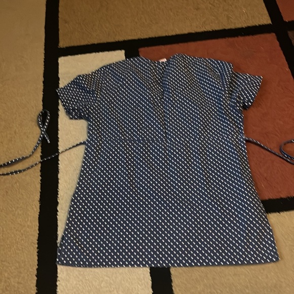 💙Polka dot nursing top / women’s medium / two front pockets / tie in back - Picture 9 of 10
